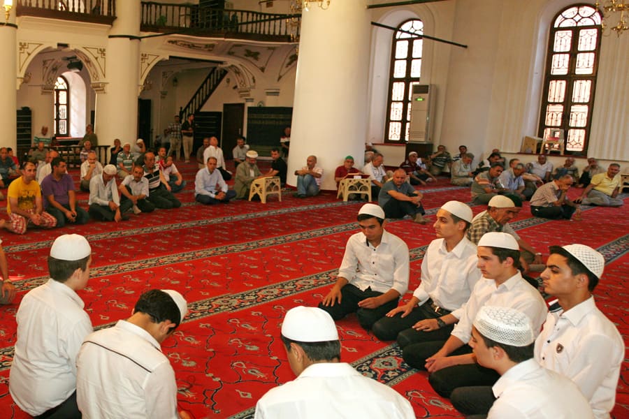 Öğrencilerimiz Ramazan’da İzmir Camilerini Şenlendiriyor