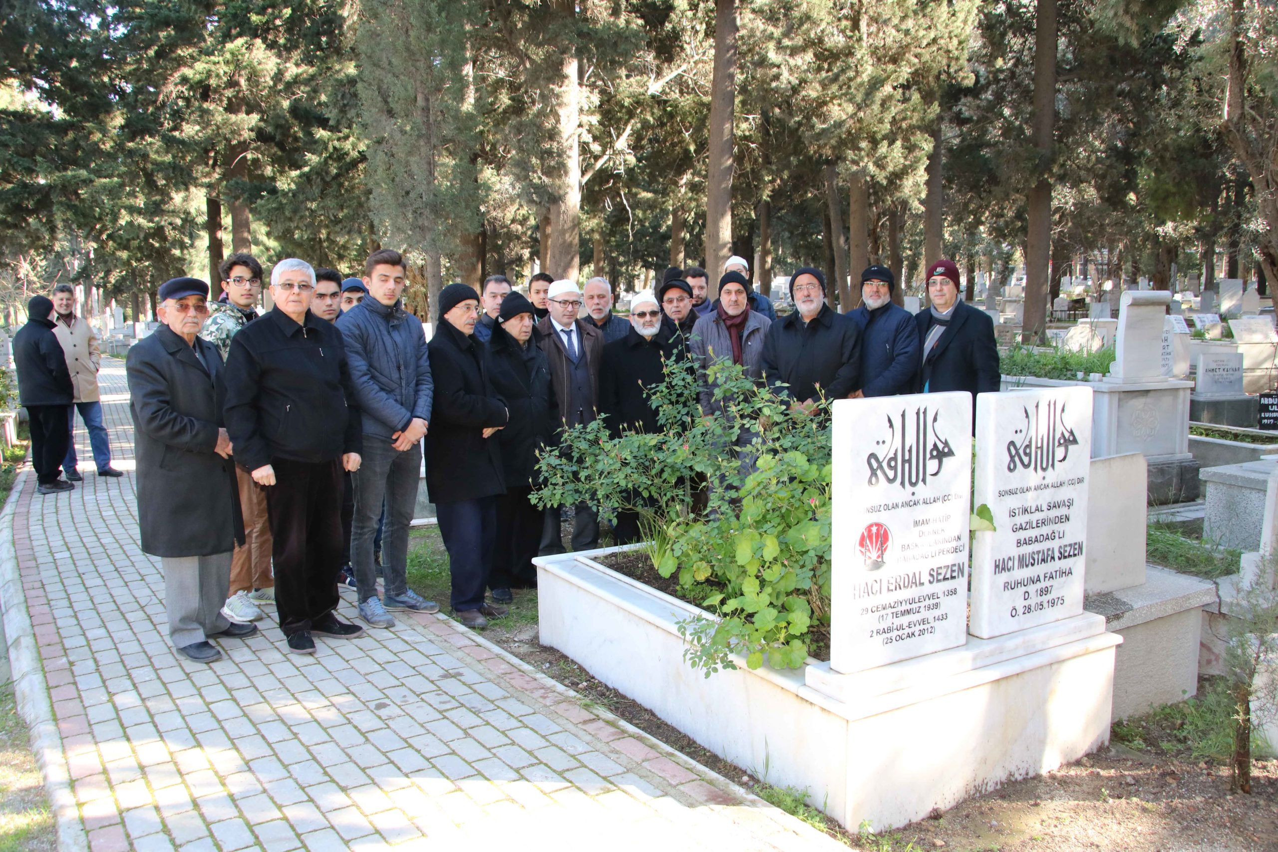 Erdal Sezen Kabri Başında Dualarla Anıldı