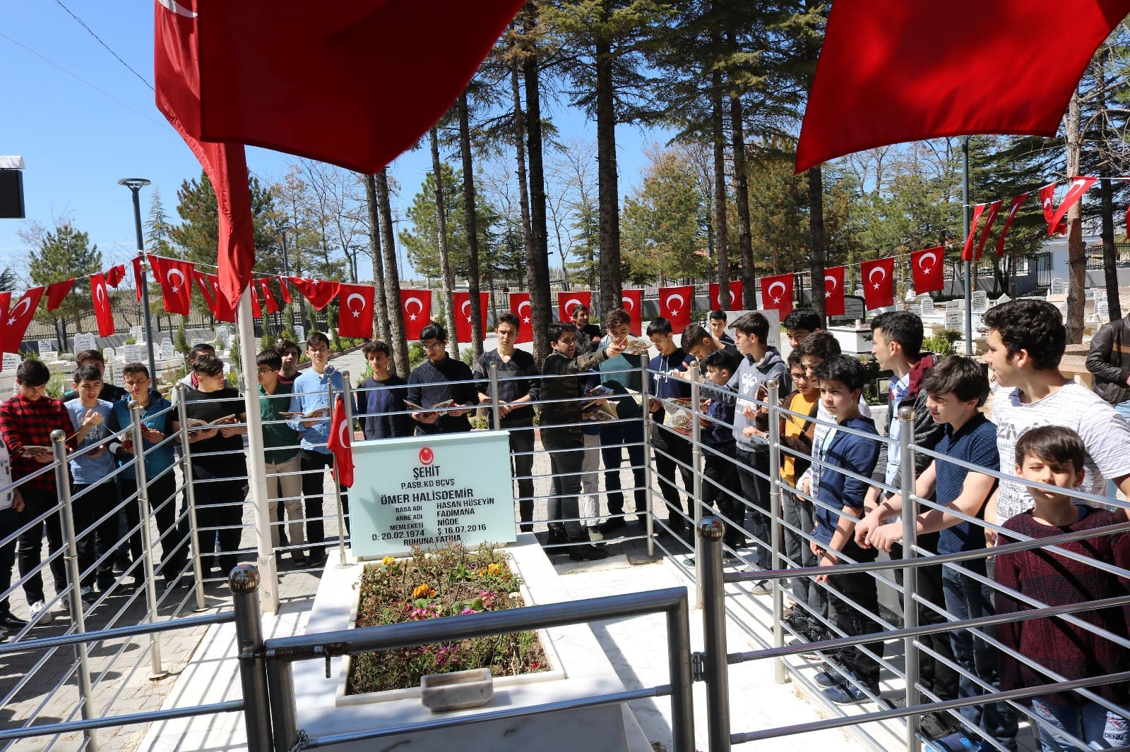 Kur’an Muhafızları Vatan Muhafızlarını Ziyaret Ediyor