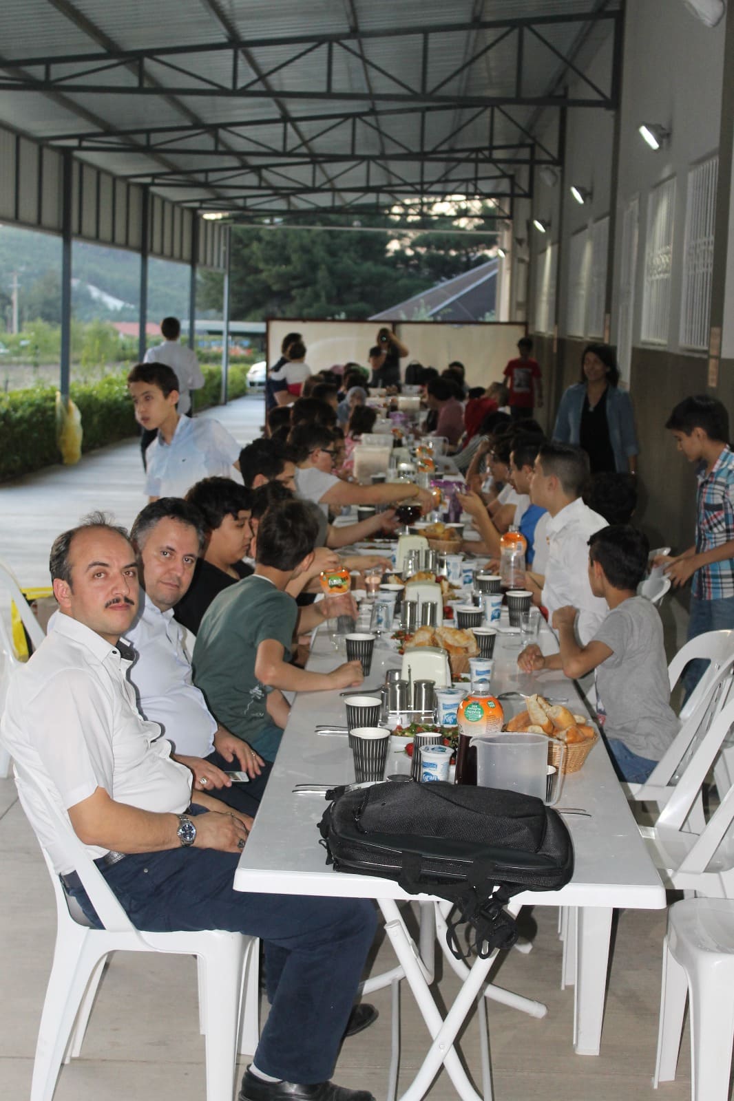 Ortaokul Mezunlarımız Sosyal Tesislerde Toplu İftar Yaptı