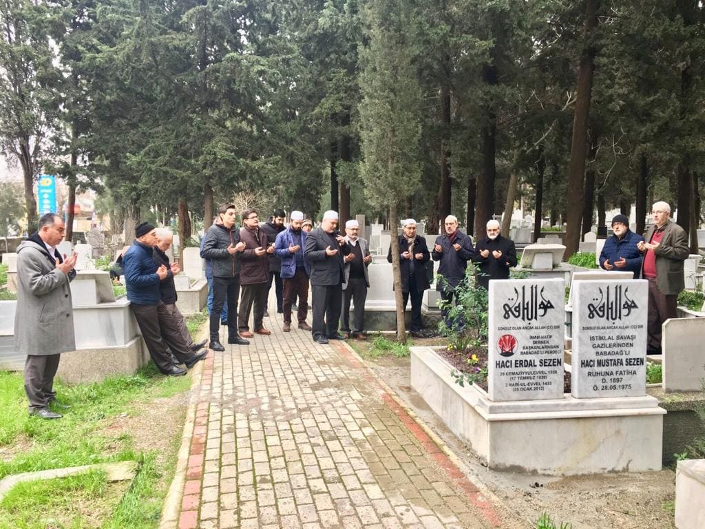 Hacı Erdal Sezen Kabri Başında Dualarla Anıldı