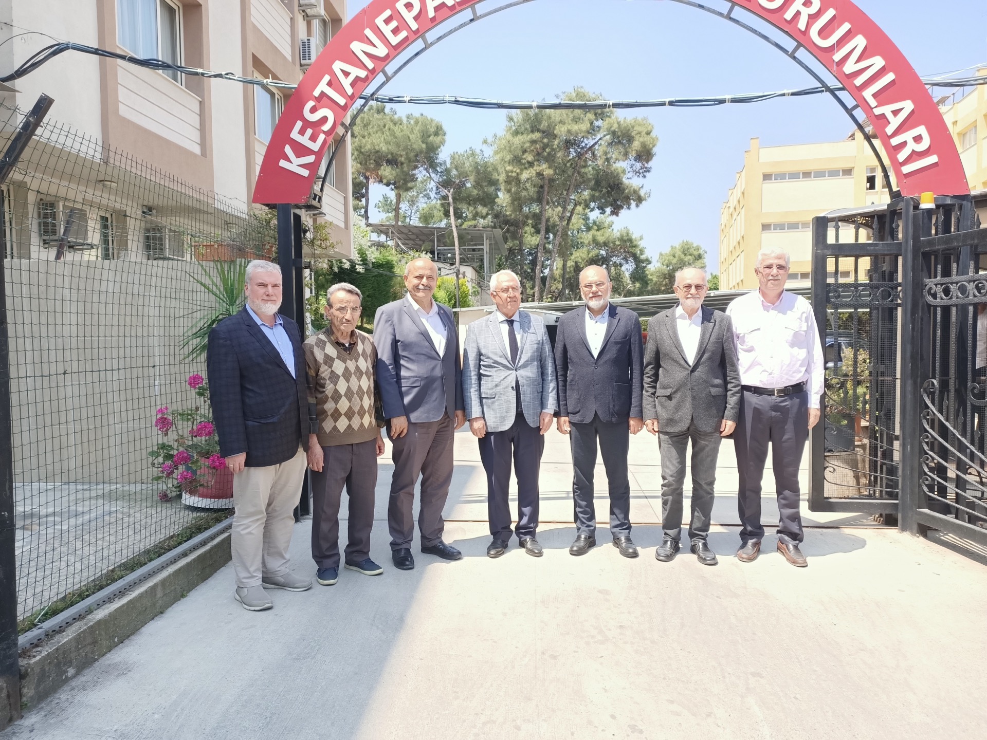 Karabağlar Belediye Başkanı Muhittin Selvitopu Kurumumuzu Ziyaret Etti.