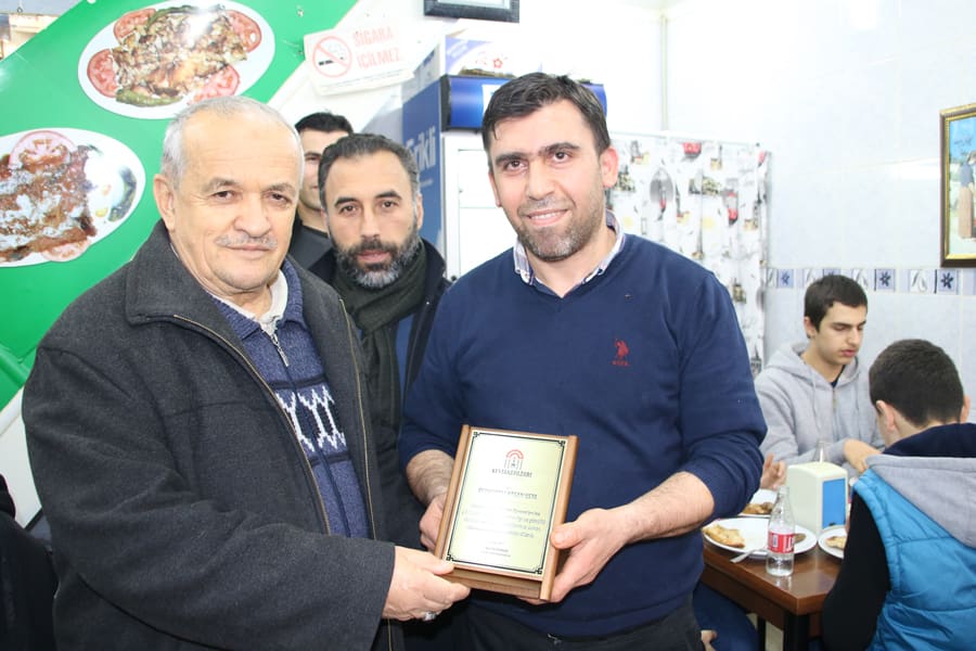 Hasan Kayabaşı’na Plaket Takdim Edildi