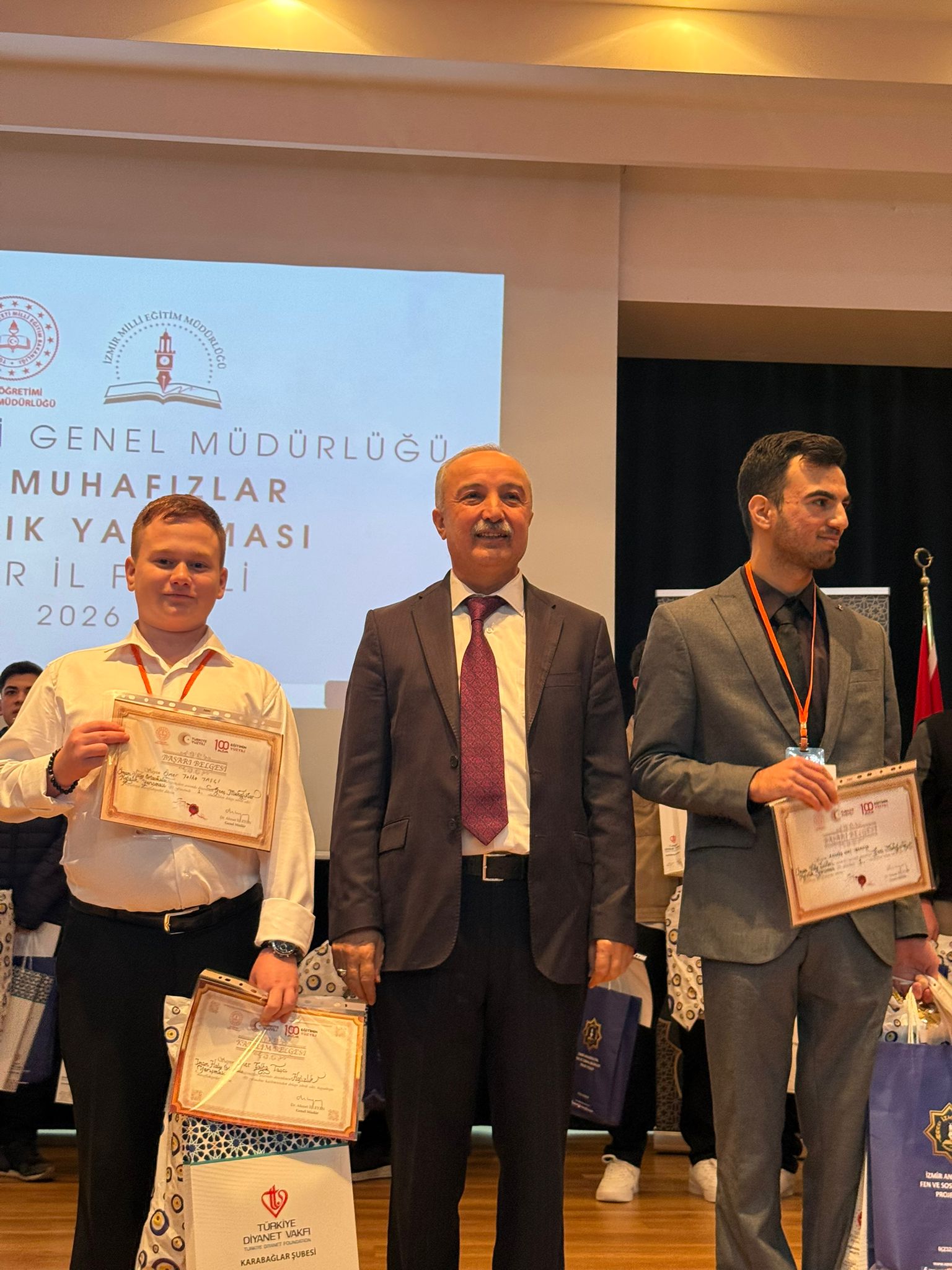 İzmir’in Genç Muhafızları Kestanepazarı’ndan: Bölge Finallerine İki Birinci!