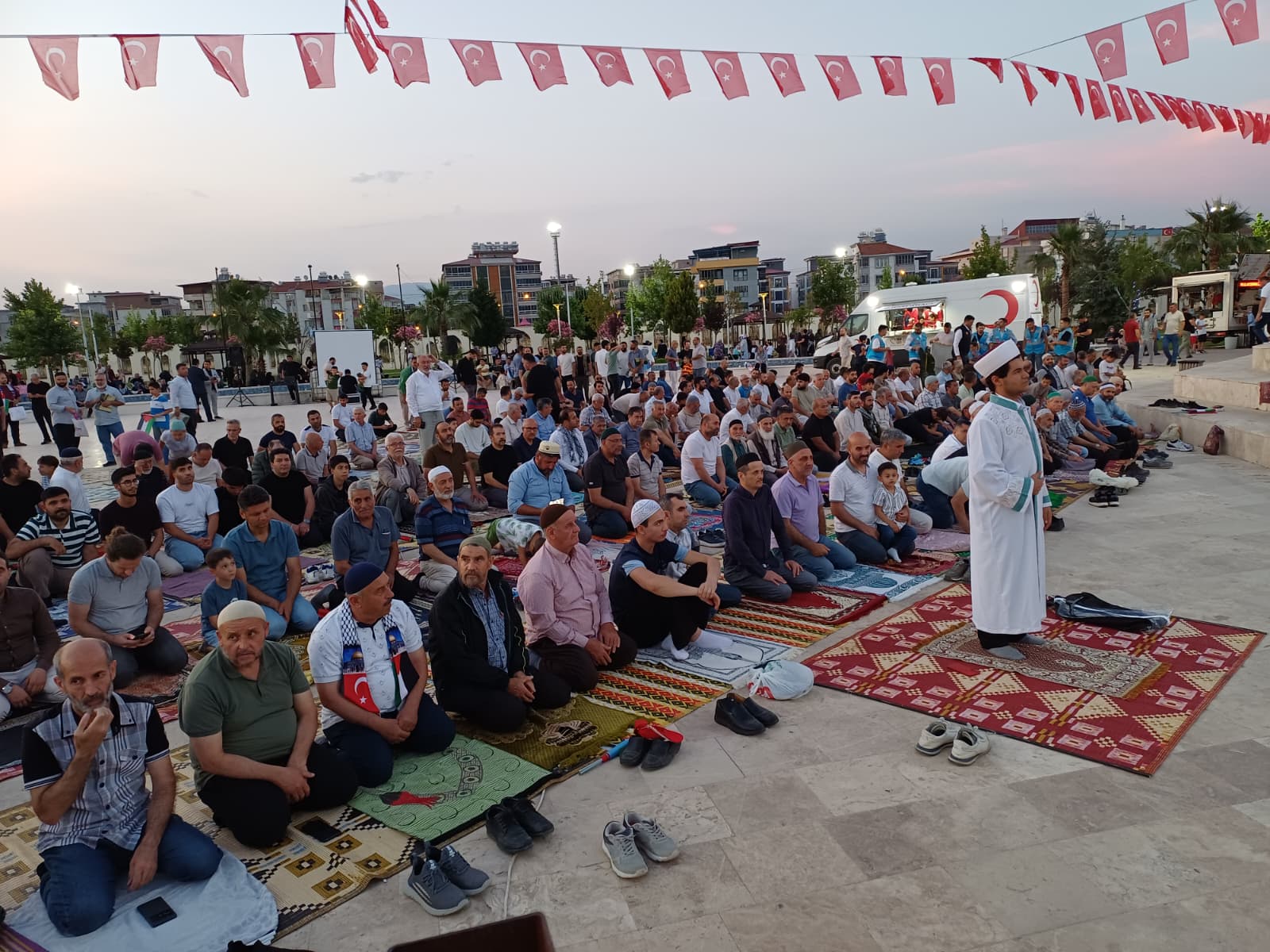 Torbalı'da "Seccadeni Al, Duaya Gel" Programına Yoğun Katılım